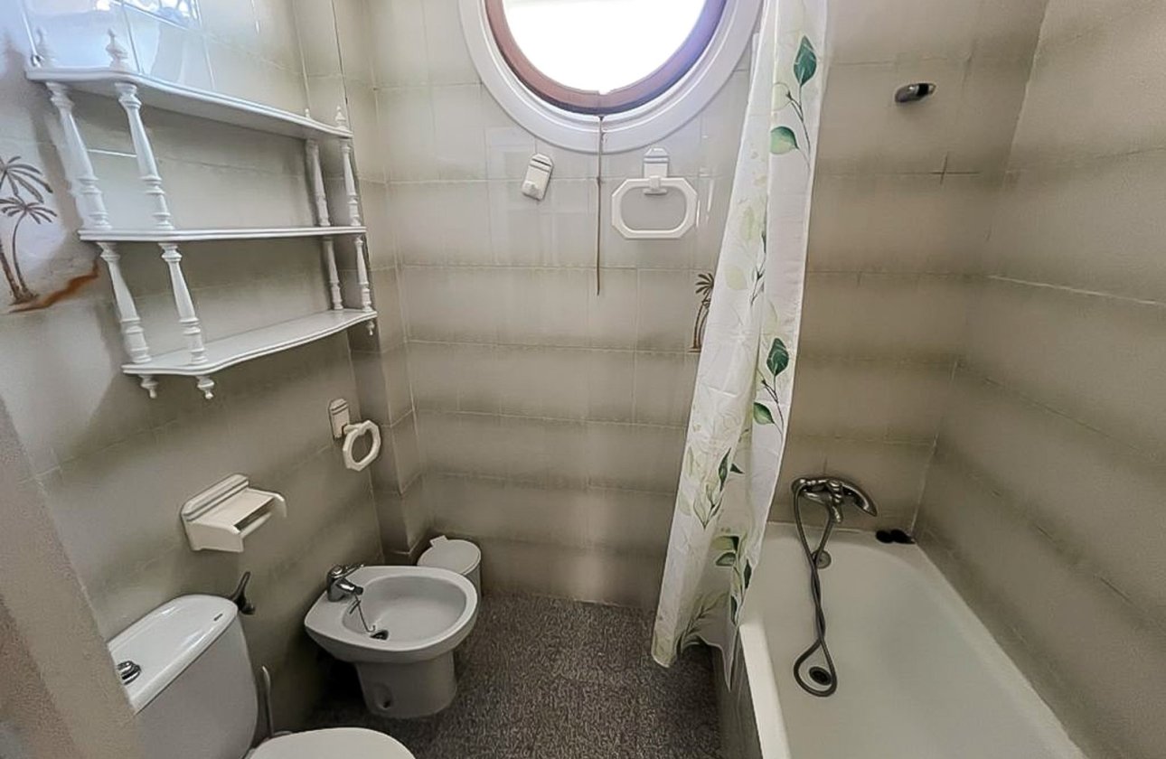 Reventa - Villa / Semi detached - Santa Pola