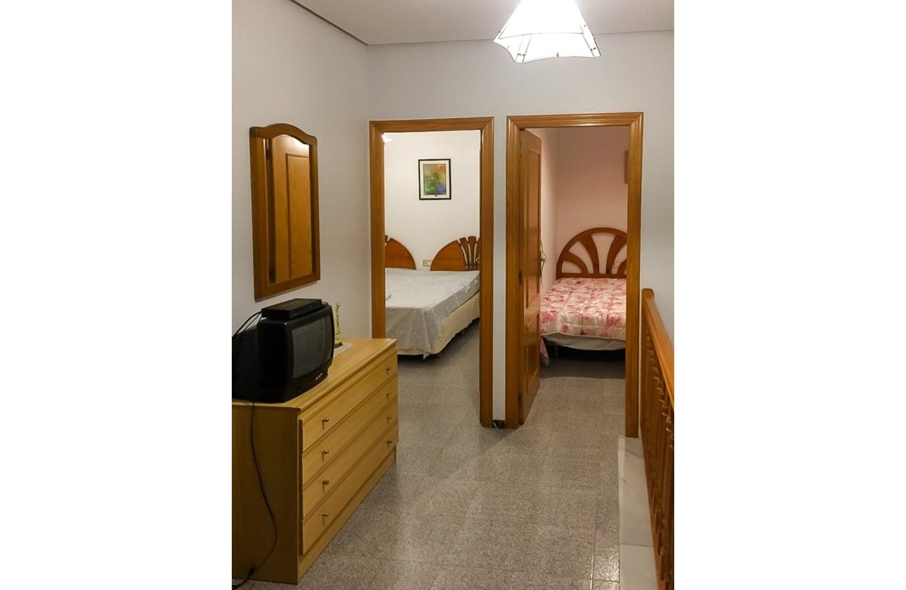 Reventa - Villa / Semi detached - Santa Pola