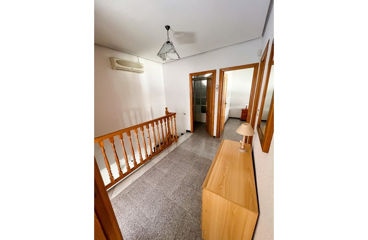 Reventa - Villa / Semi detached - Santa Pola