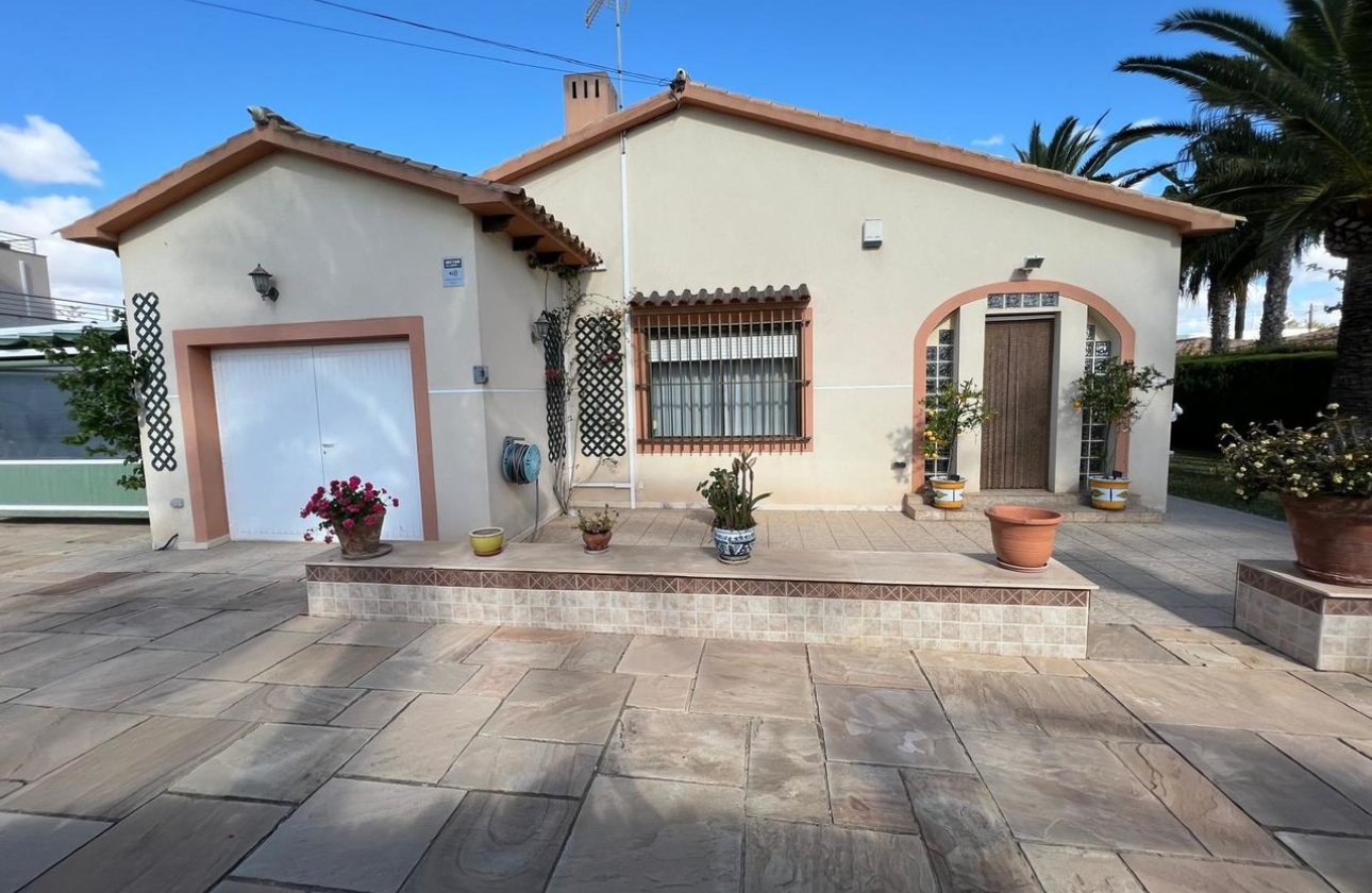 Resale - Villa - Cabo Roig