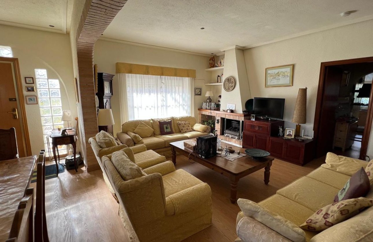 Resale - Villa - Cabo Roig