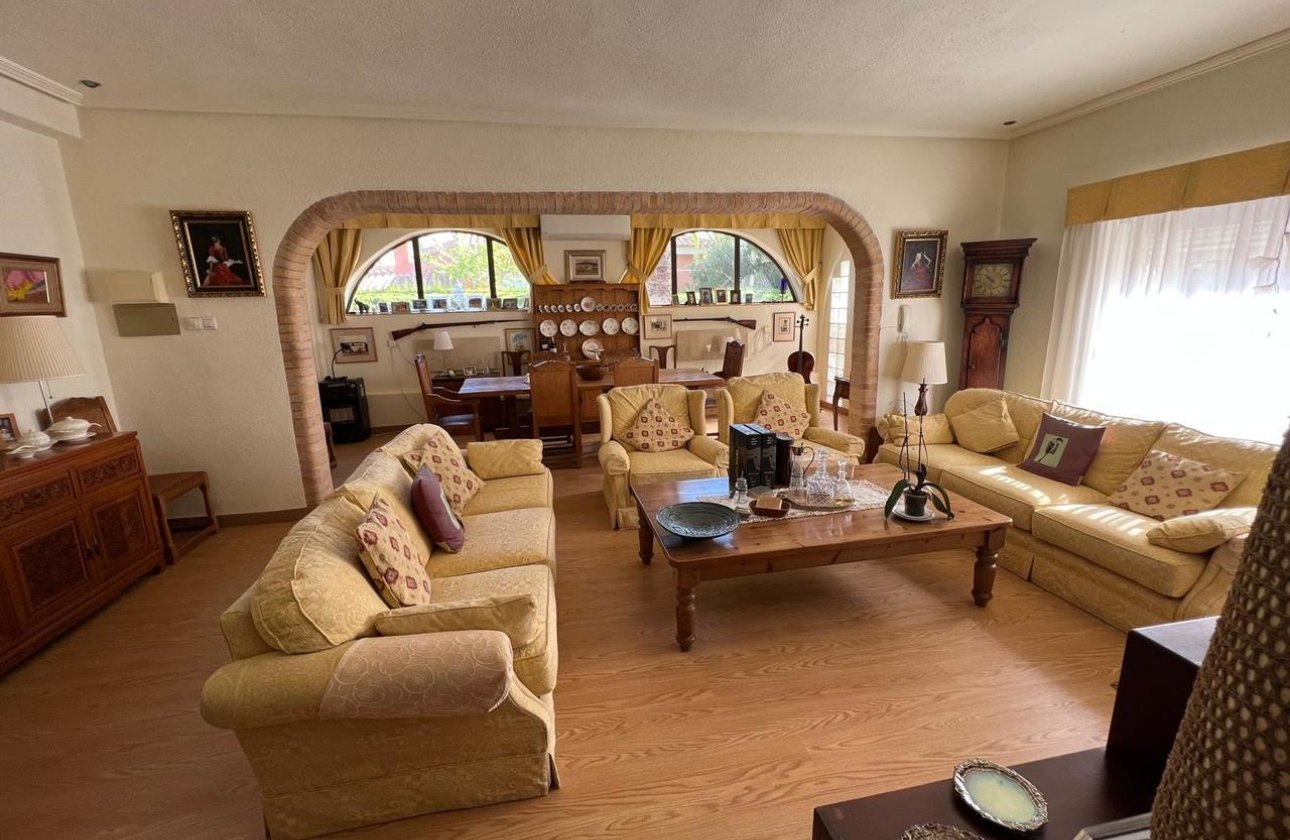 Resale - Villa - Cabo Roig