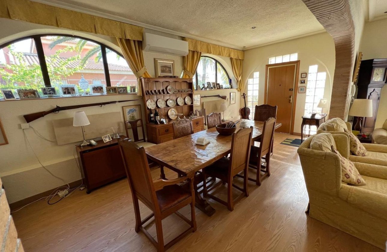 Resale - Villa - Cabo Roig