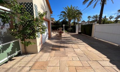Resale - Villa - Cabo Roig