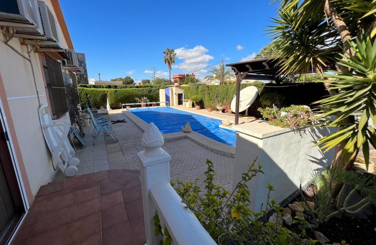 Resale - Villa - Cabo Roig