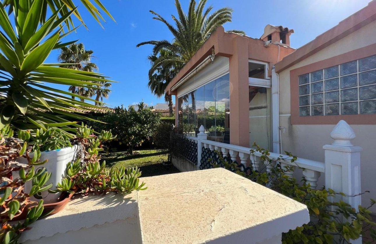 Resale - Villa - Cabo Roig