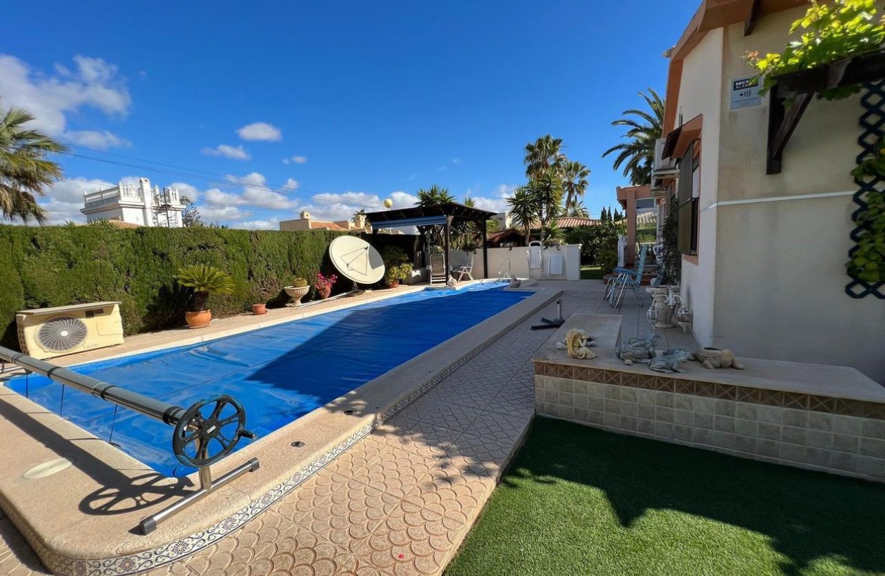 Resale - Villa - Cabo Roig