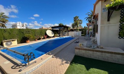 Resale - Villa - Cabo Roig