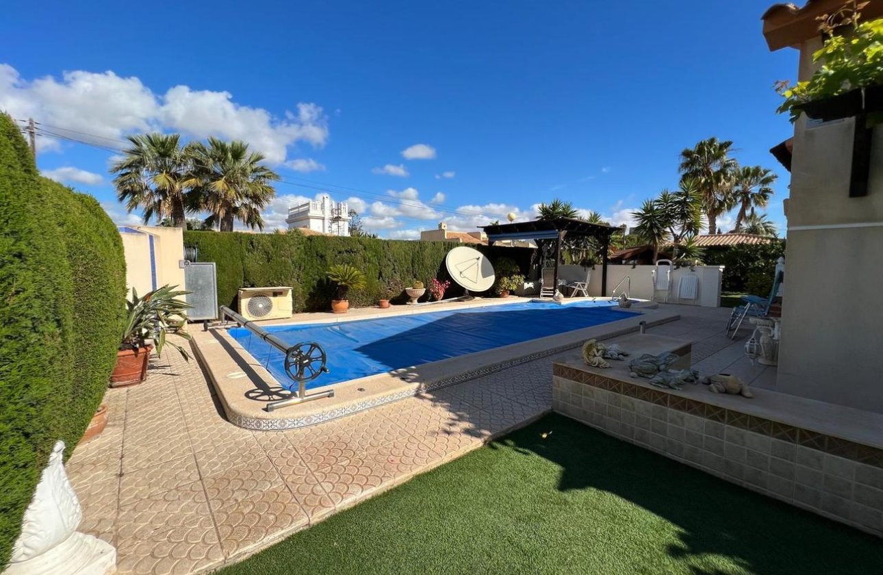 Resale - Villa - Cabo Roig