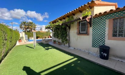 Resale - Villa - Cabo Roig
