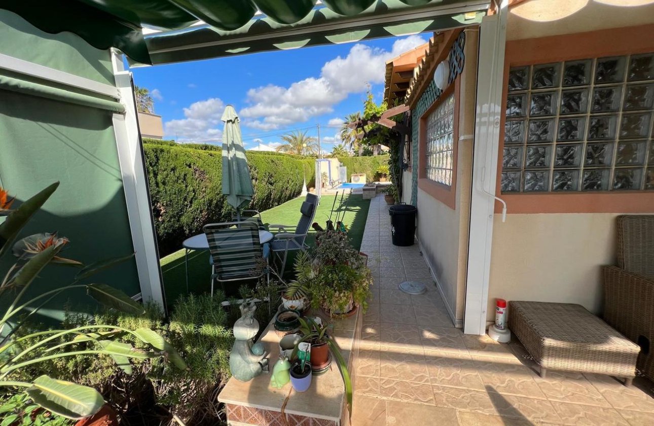 Resale - Villa - Cabo Roig