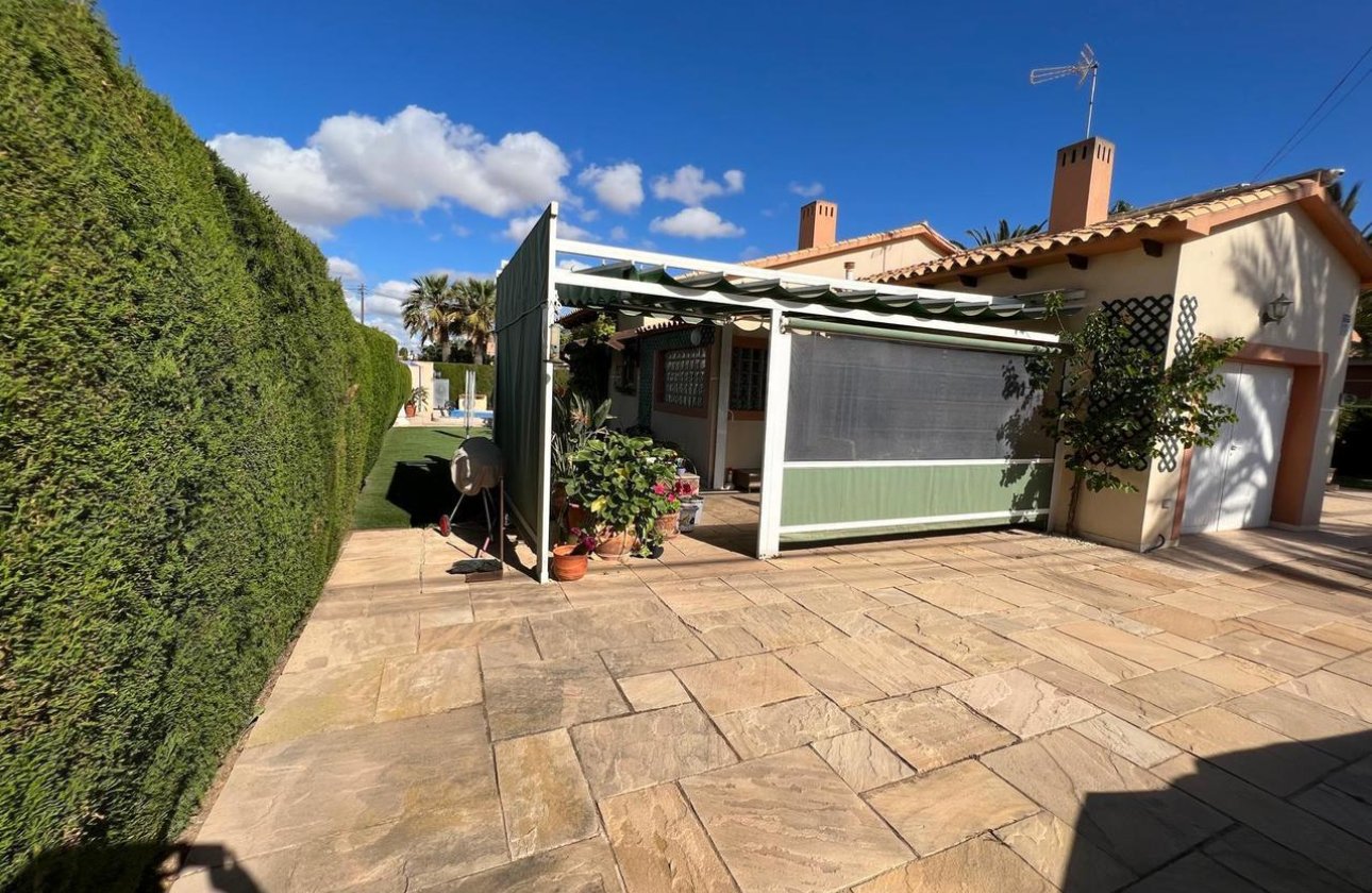 Resale - Villa - Cabo Roig
