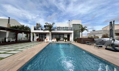 Resale - Villa - Los Balcones