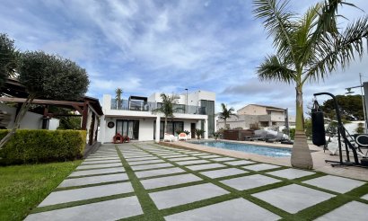 Resale - Villa - Los Balcones