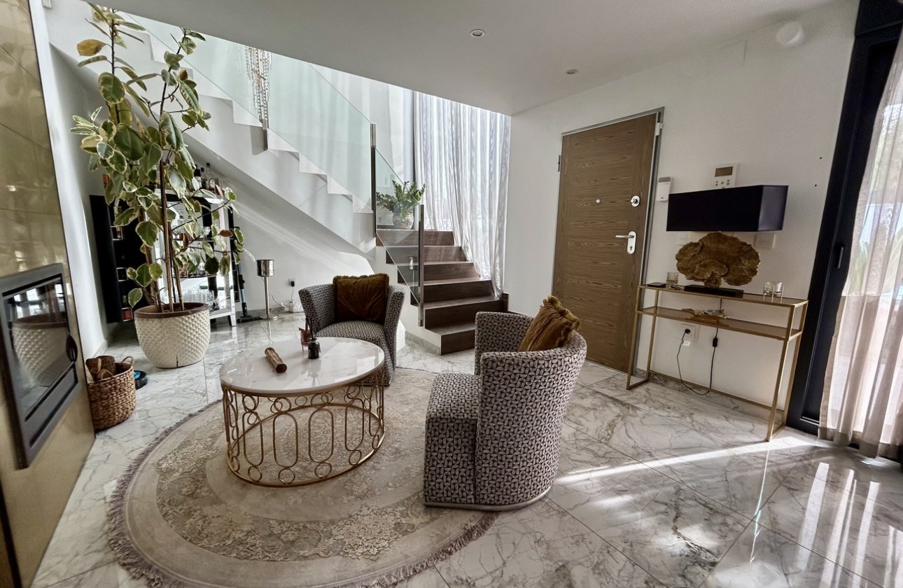 Resale - Villa - Los Balcones