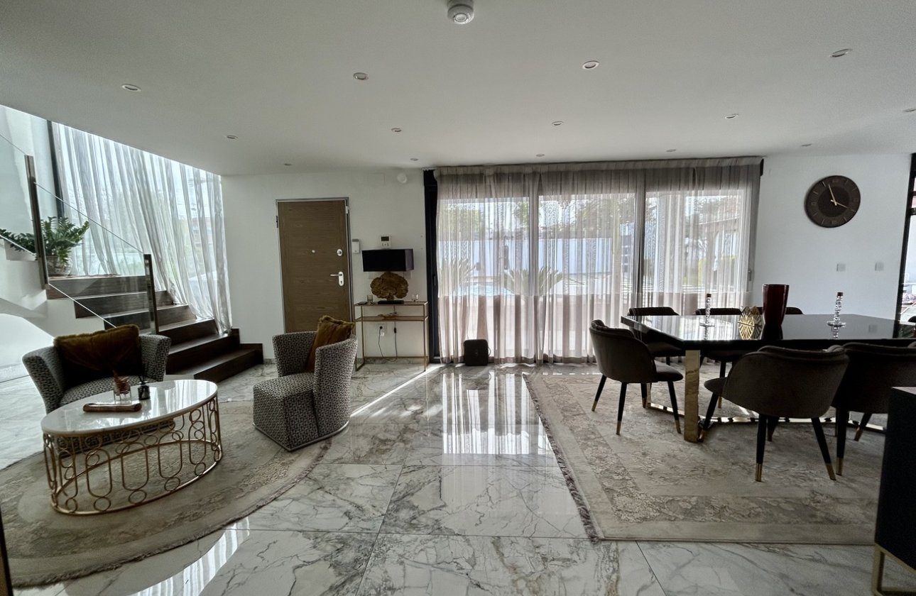 Resale - Villa - Los Balcones