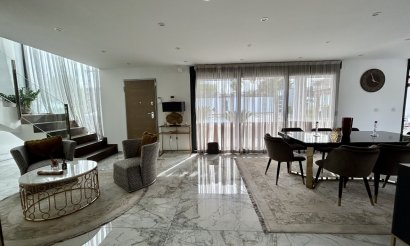 Resale - Villa - Los Balcones