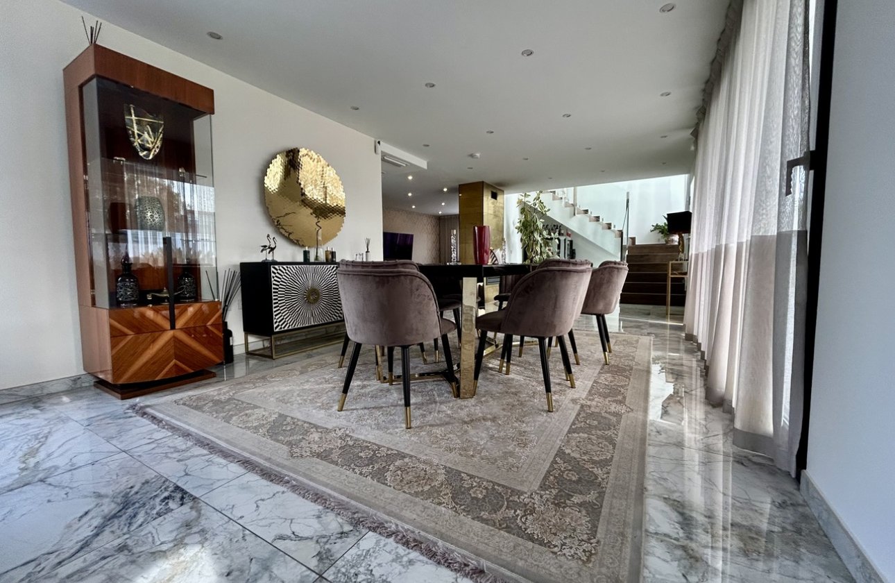 Resale - Villa - Los Balcones