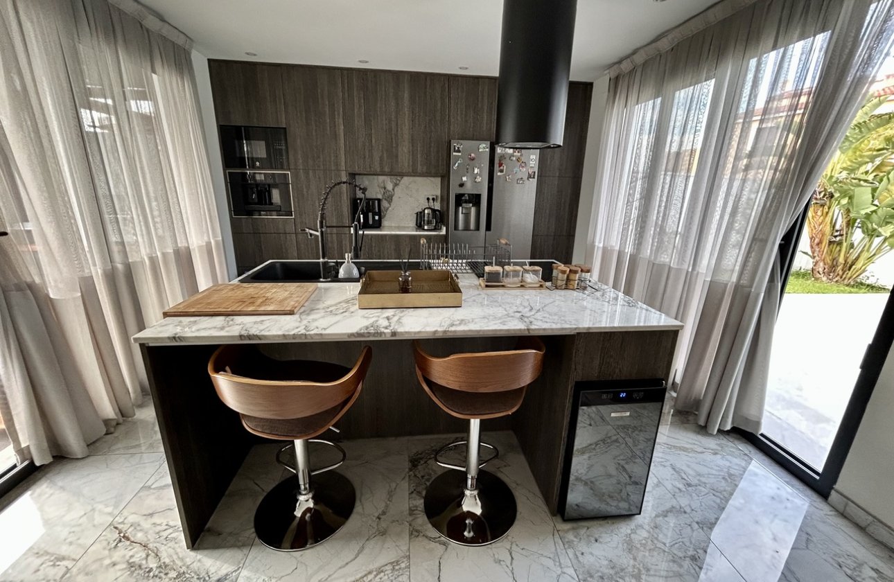 Resale - Villa - Los Balcones