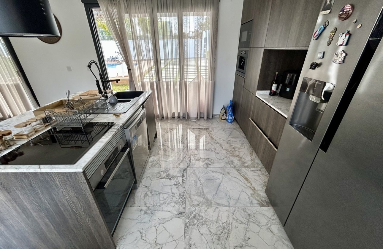 Resale - Villa - Los Balcones