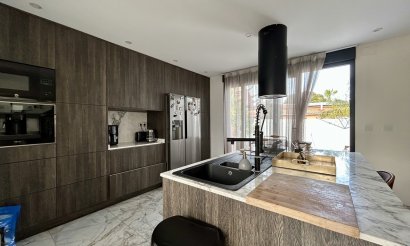 Resale - Villa - Los Balcones