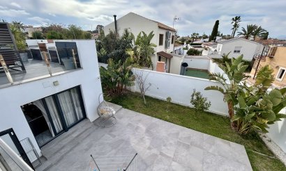 Resale - Villa - Los Balcones