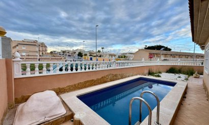 Resale - Villa - Torrevieja - Los Balcones - Los Altos del Edén