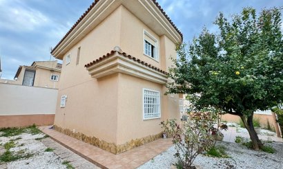 Resale - Villa - Torrevieja - Los Balcones - Los Altos del Edén