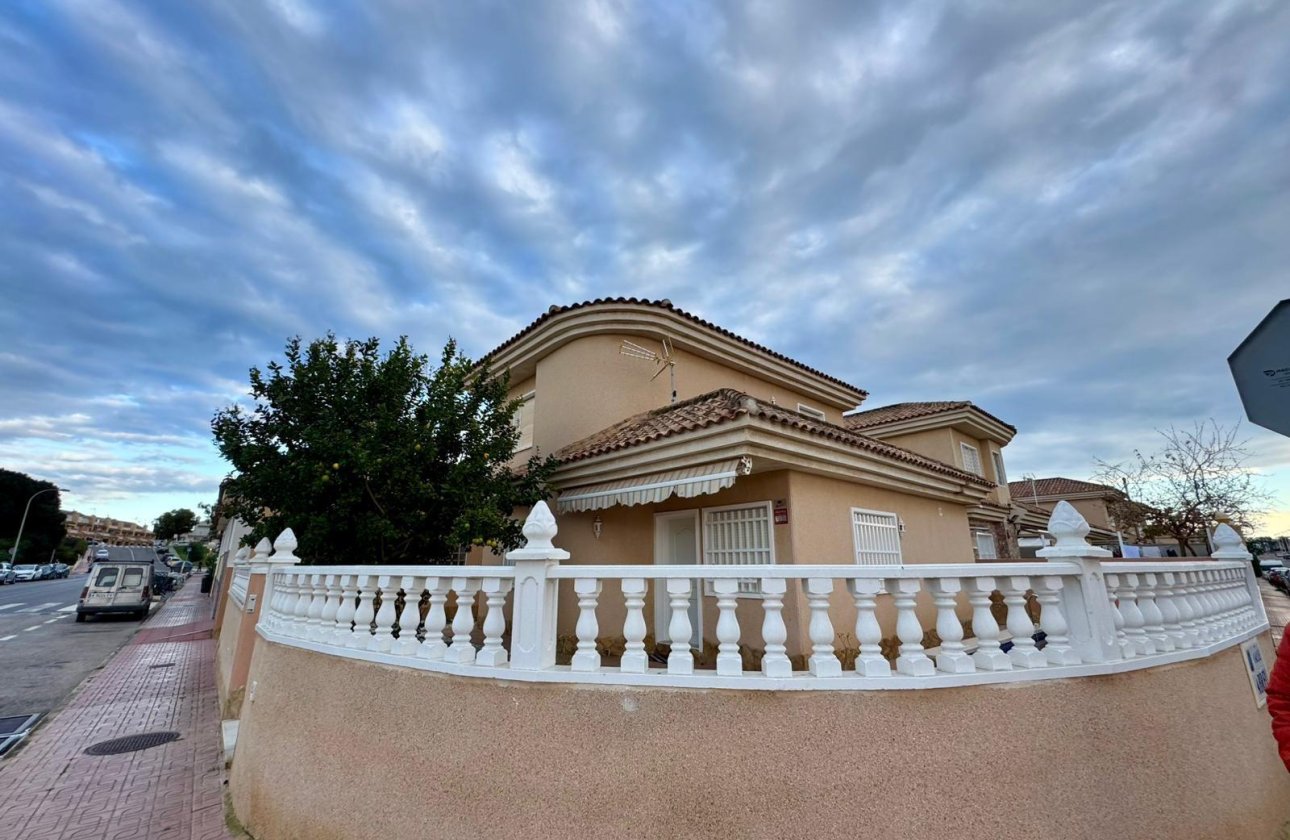 Resale - Villa - Torrevieja - Los Balcones - Los Altos del Edén