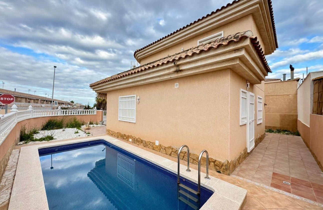 Resale - Villa - Torrevieja - Los Balcones - Los Altos del Edén