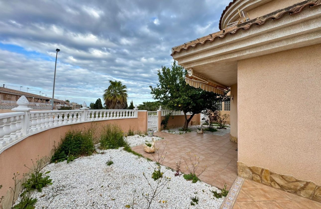 Resale - Villa - Torrevieja - Los Balcones - Los Altos del Edén