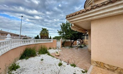 Resale - Villa - Torrevieja - Los Balcones - Los Altos del Edén