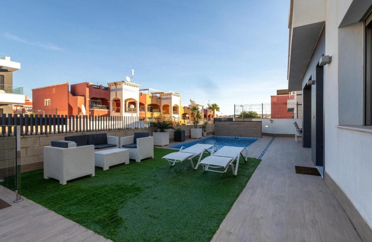 Reventa - Villa - Orihuela Costa - PAU 26