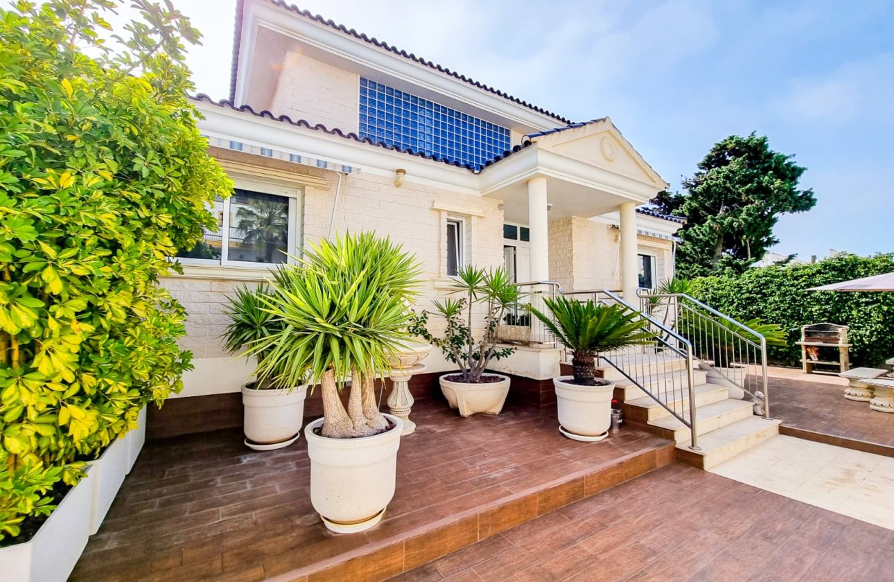 Resale - Villa - Torrevieja - La Mata