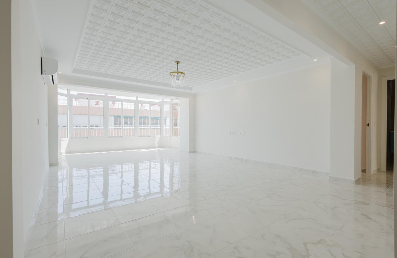 Resale - Apartment / flat - Torrevieja - Playa del Acequión