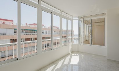 Resale - Apartment / flat - Torrevieja - Playa del Acequión