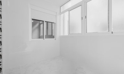 Resale - Apartment / flat - Torrevieja - Playa del Acequión