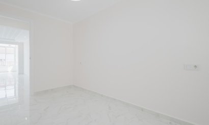 Resale - Apartment / flat - Torrevieja - Playa del Acequión