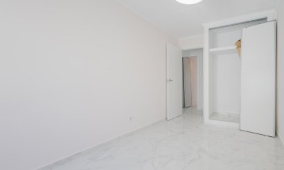 Resale - Apartment / flat - Torrevieja - Playa del Acequión