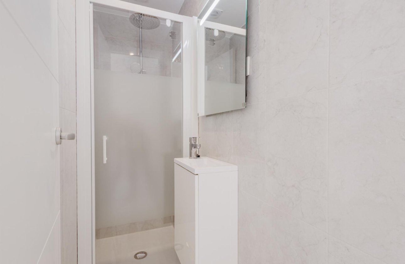 Resale - Apartment / flat - Torrevieja - Playa del Acequión