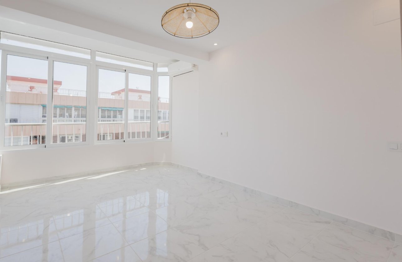 Resale - Apartment / flat - Torrevieja - Playa del Acequión