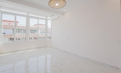 Resale - Apartment / flat - Torrevieja - Playa del Acequión