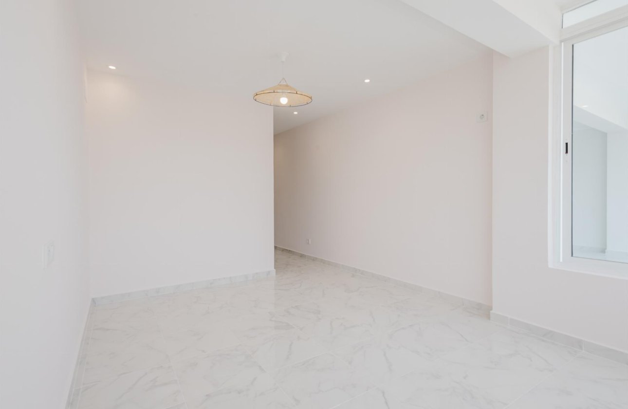 Resale - Apartment / flat - Torrevieja - Playa del Acequión