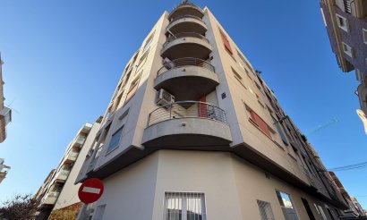 Resale - Apartment / flat - Torrevieja - Centro