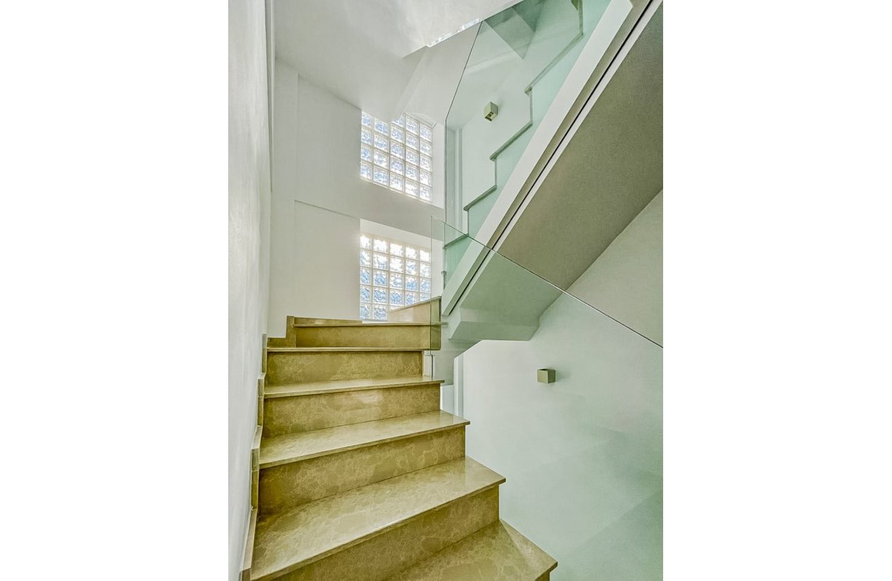 Resale - Villa - La Nucía - Montebello