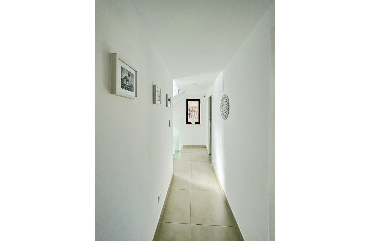 Resale - Villa - La Nucía - Montebello