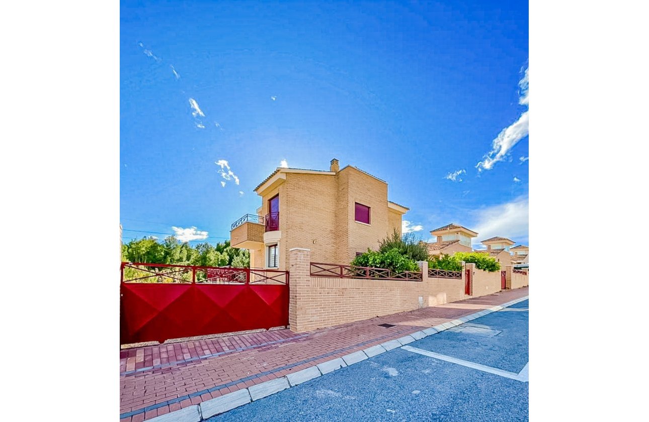 Resale - Villa - La Nucía - Montebello