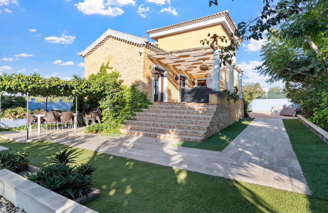 Resale - Villa - Santa Pola - El Poble Llevanti