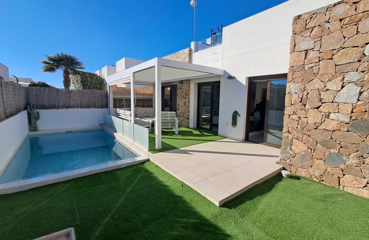 Resale - Villa - Cabo Roig