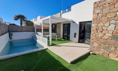Resale - Villa - Cabo Roig